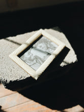 Amalesh Frame